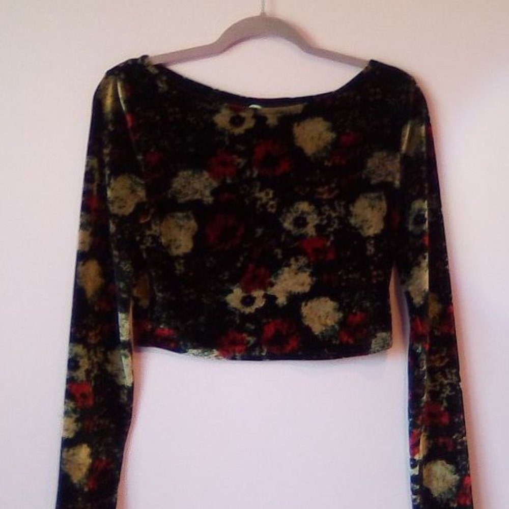 Urban Outfitters Kimchi Blue Black Velvet Long-sleeve Crop Top - Large